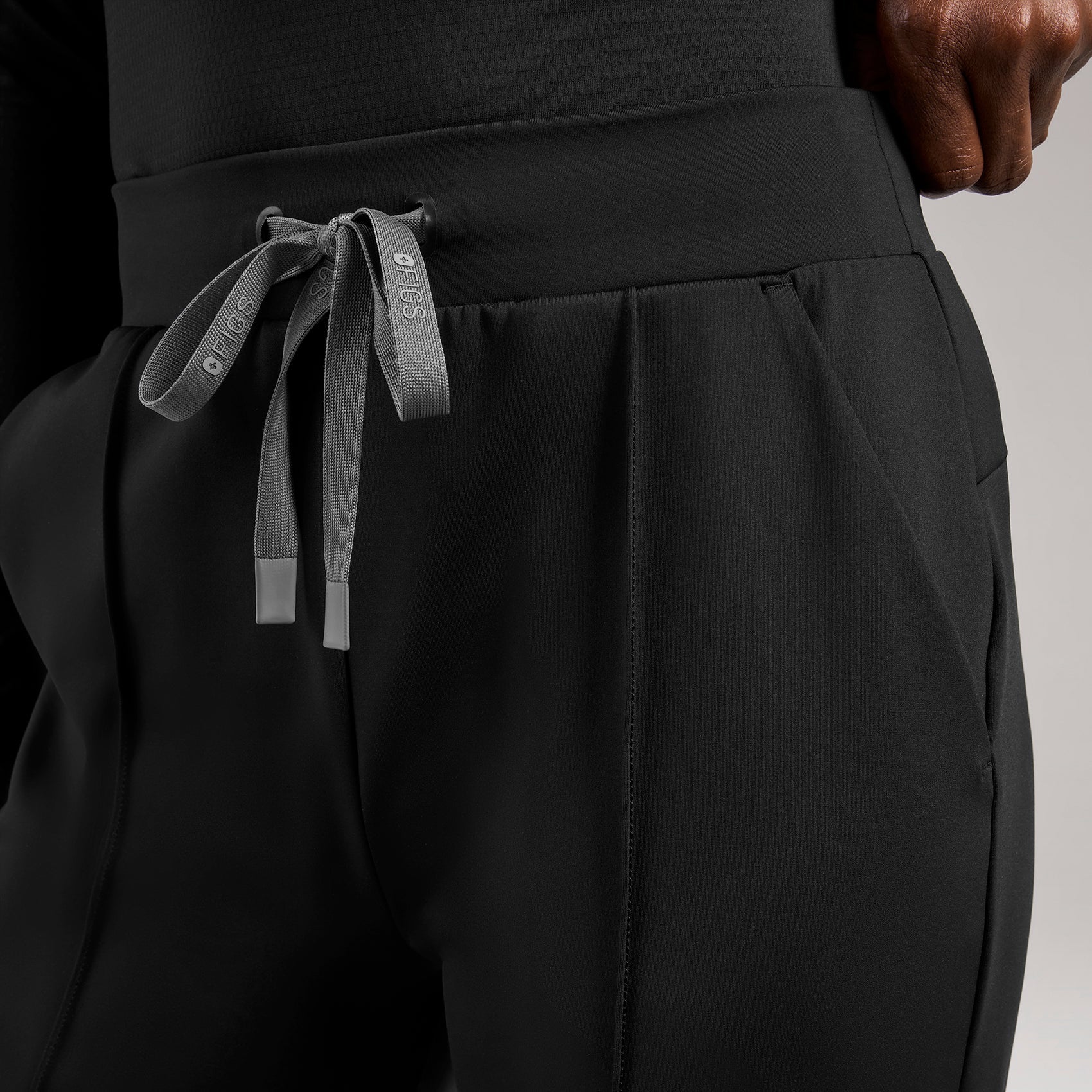 Piedra High-Rise Straight-Leg Scrub Pant - Black